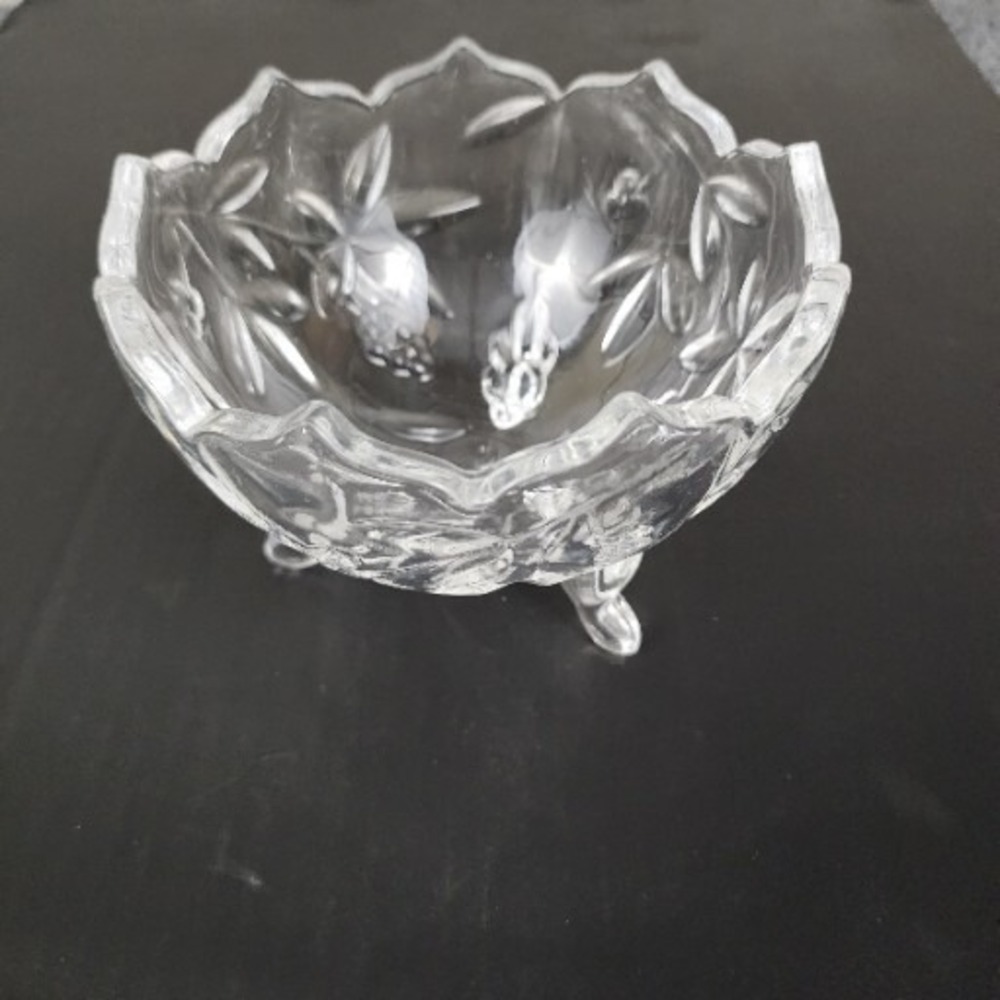 Clear Glass Footed‎ Bowl Grape Clusters 6 Inch Wide 4 Inch Tall
